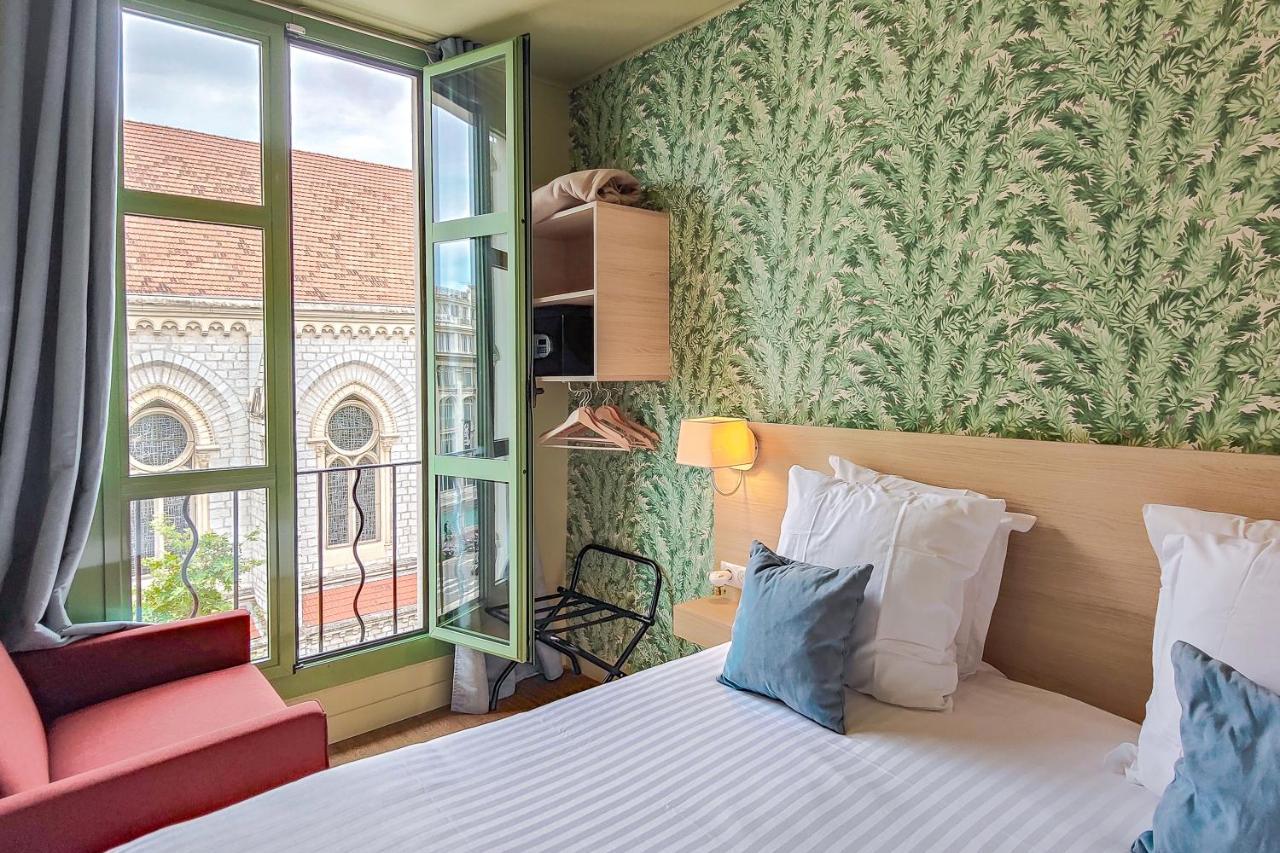 Superior Room Notre Dame view